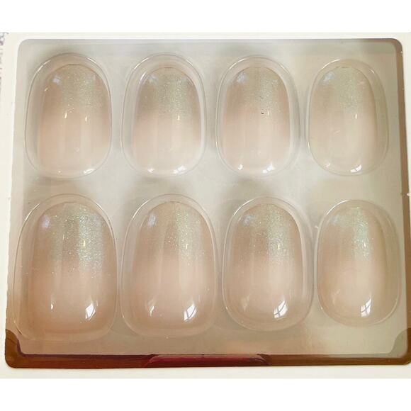 Kiss Voguish Fantasy Press on Holiday Nails One Box - Picture 2 of 4